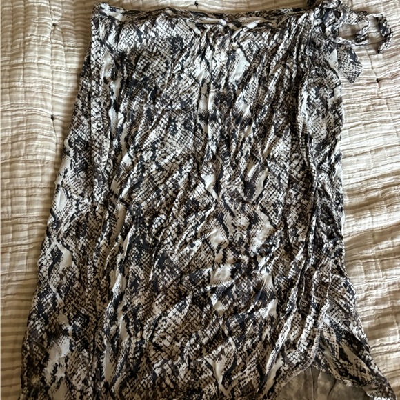 Maurices Dresses & Skirts - Maurices Black and White Snake Print Maxi Dress